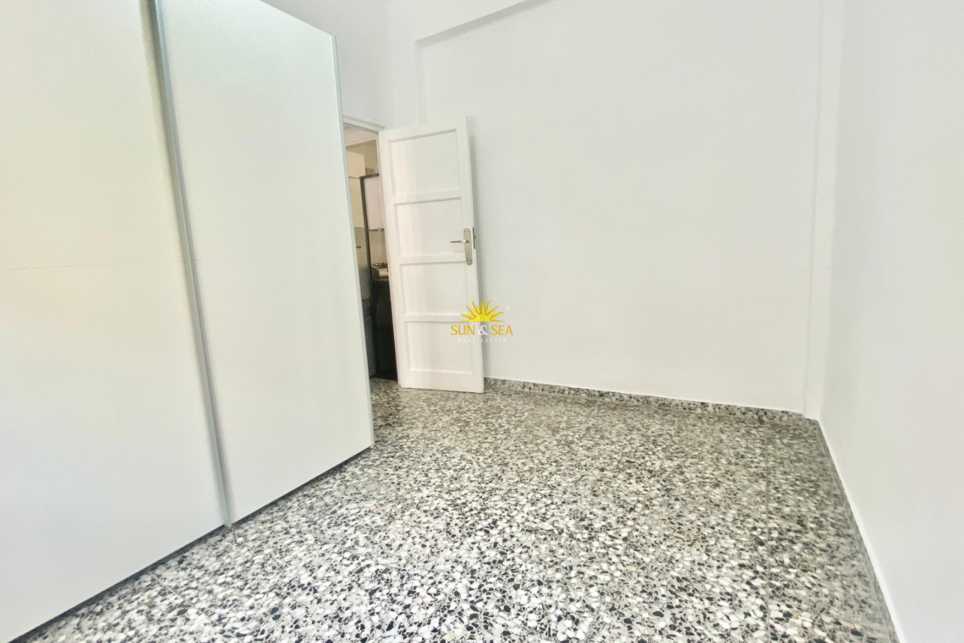 Alquiler a largo plazo - Apartamento - Alicante (Alacant)