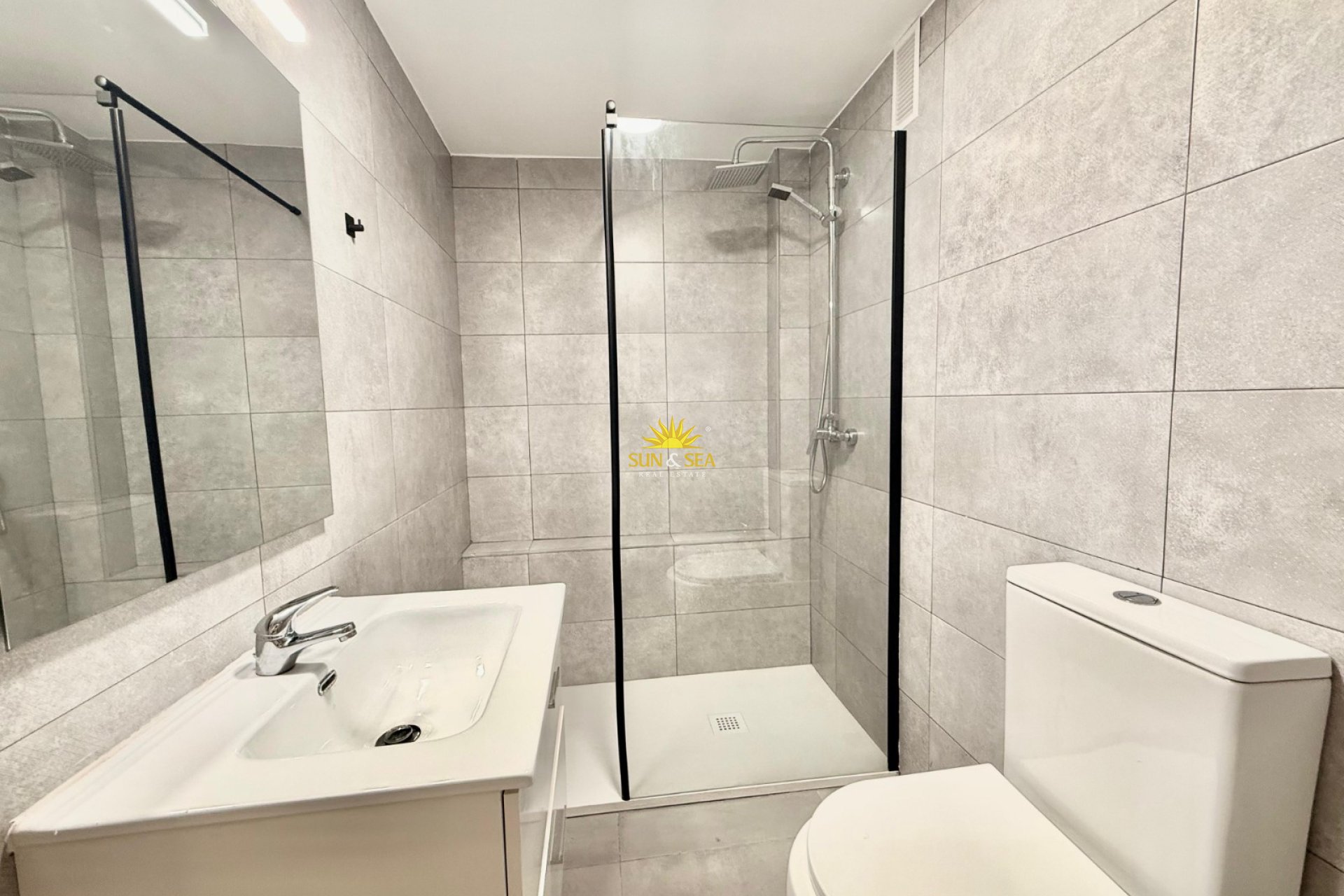 Alquiler a largo plazo - Apartamento - Alicante - Centro