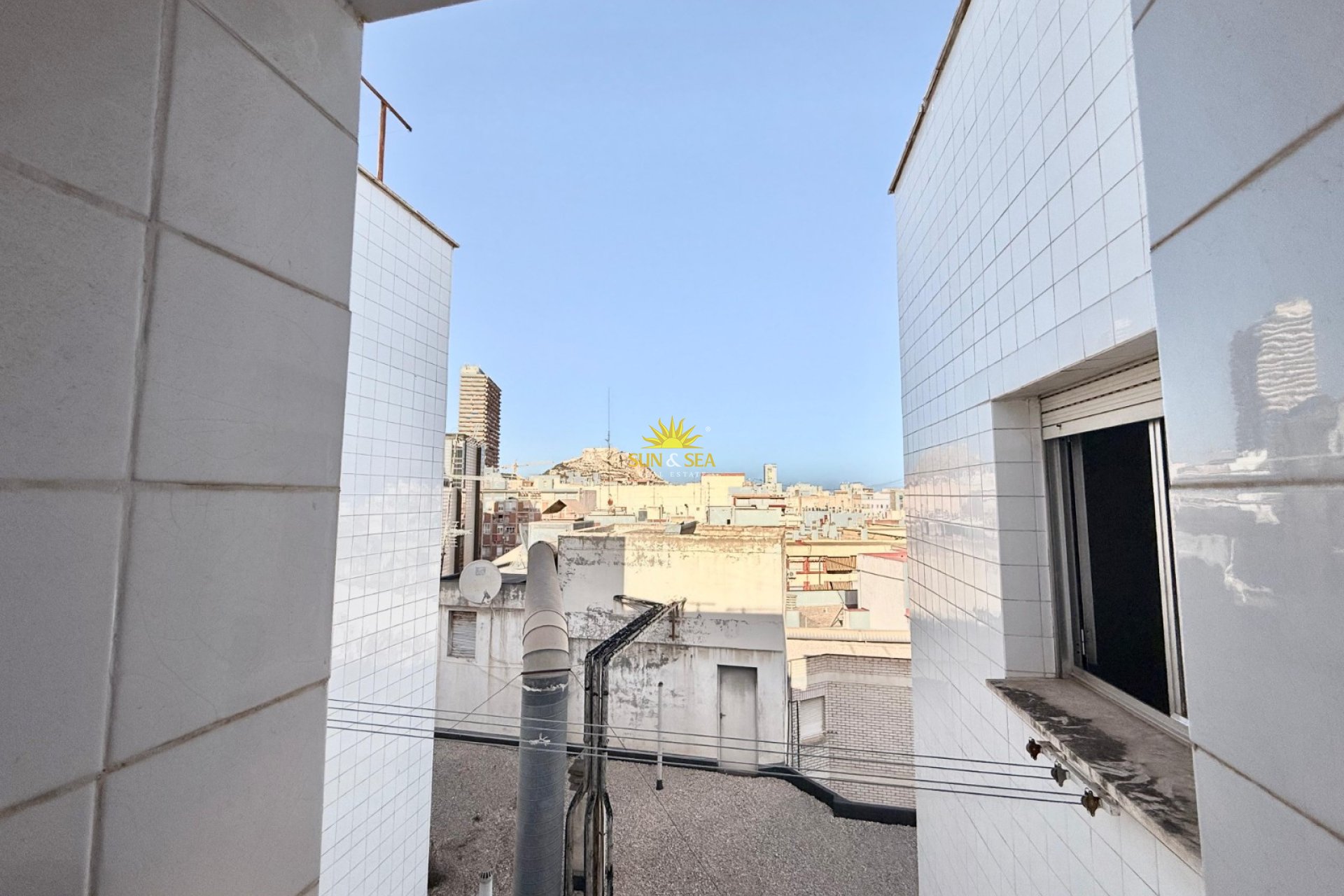 Alquiler a largo plazo - Apartamento - Alicante - Centro