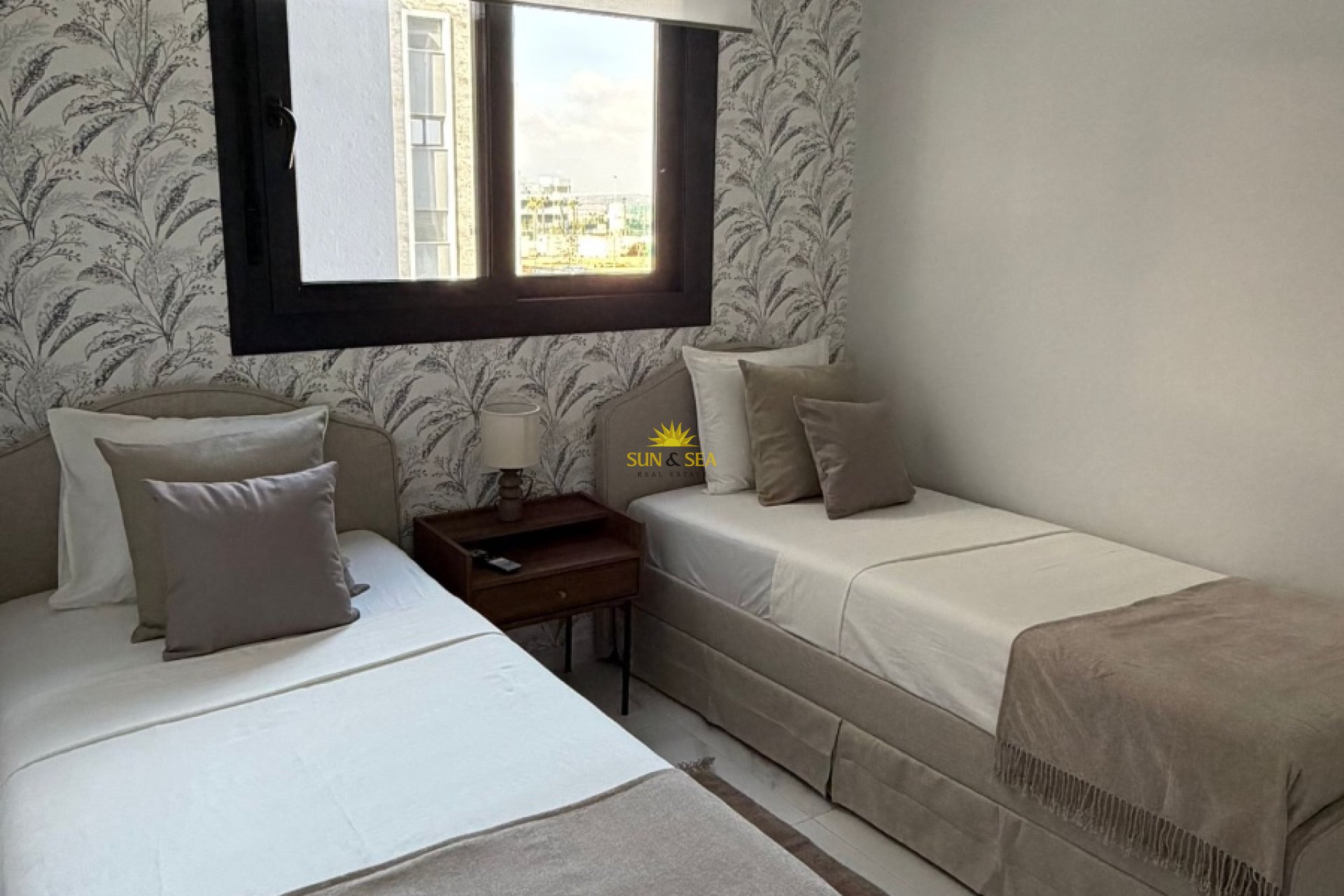 Alquiler a largo plazo - Apartamento - Torrevieja - Urb. Jardín del Mar