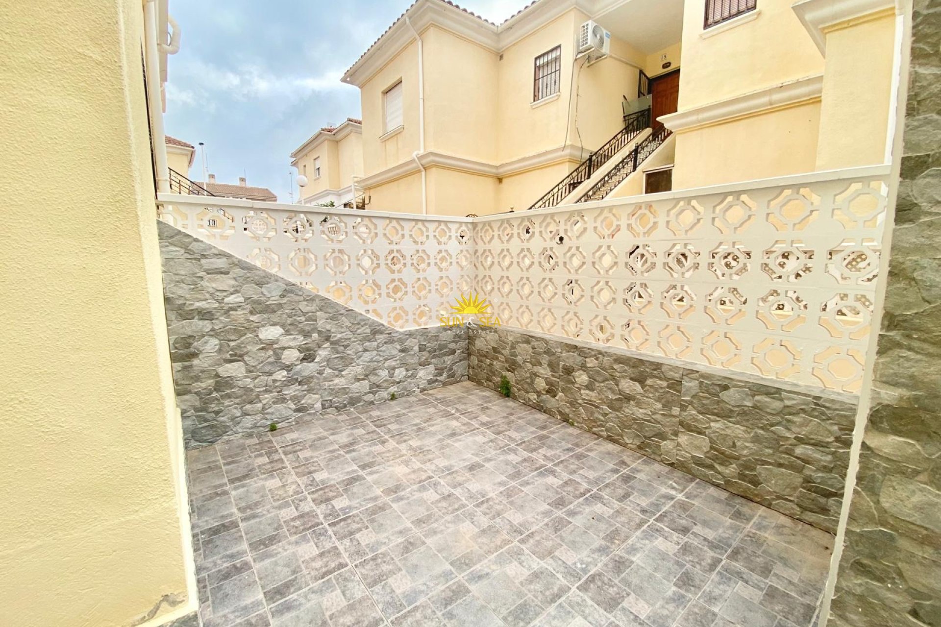 Alquiler a largo plazo - Bungalow - Torrevieja - Aguas Nuevas