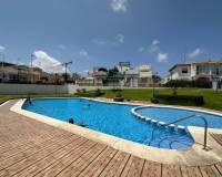 Alquiler a largo plazo - Bungalow - Torrevieja - Los balcones