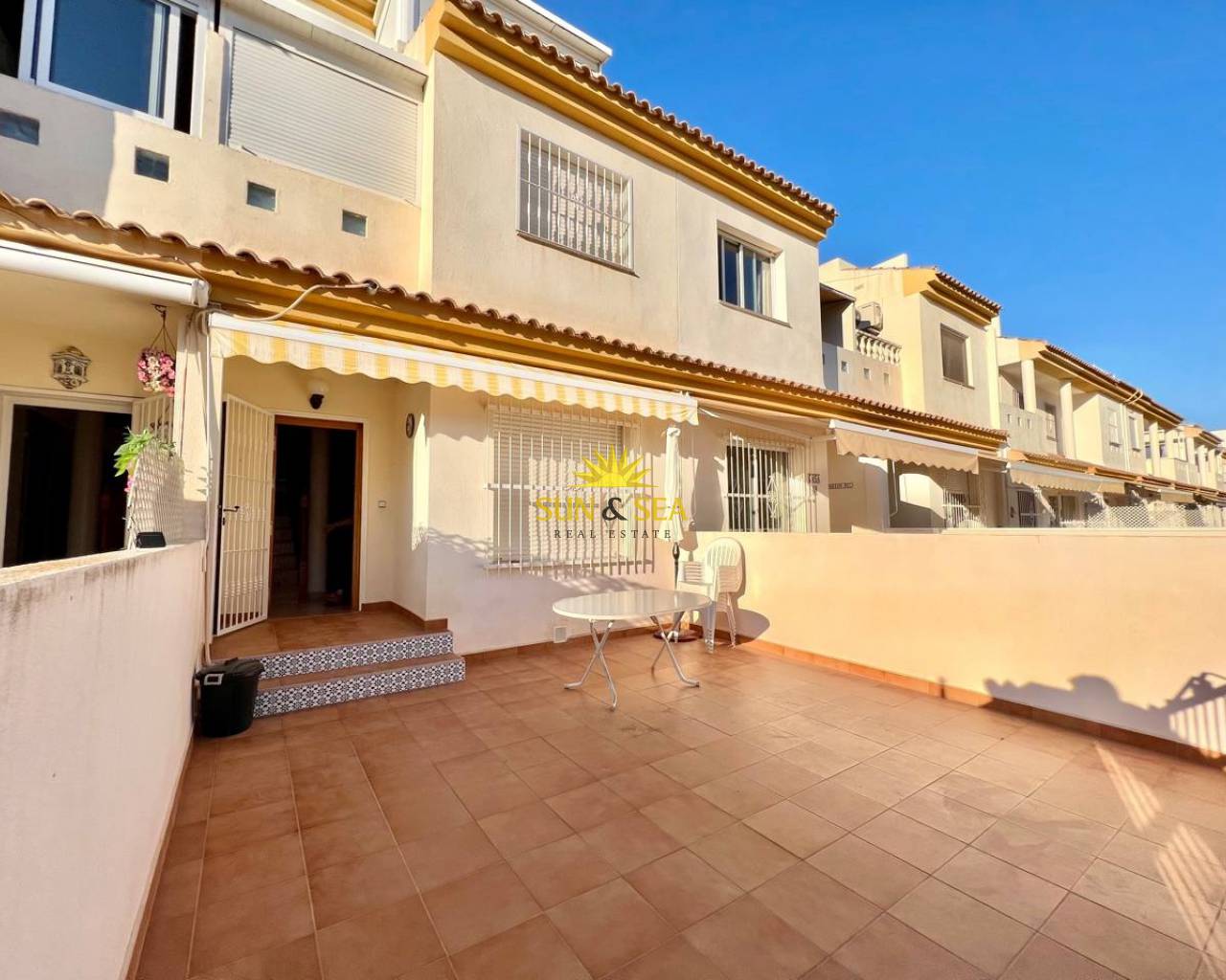 Alquiler a largo plazo - Casa adosada / Duplex - Alicante - Campoamor