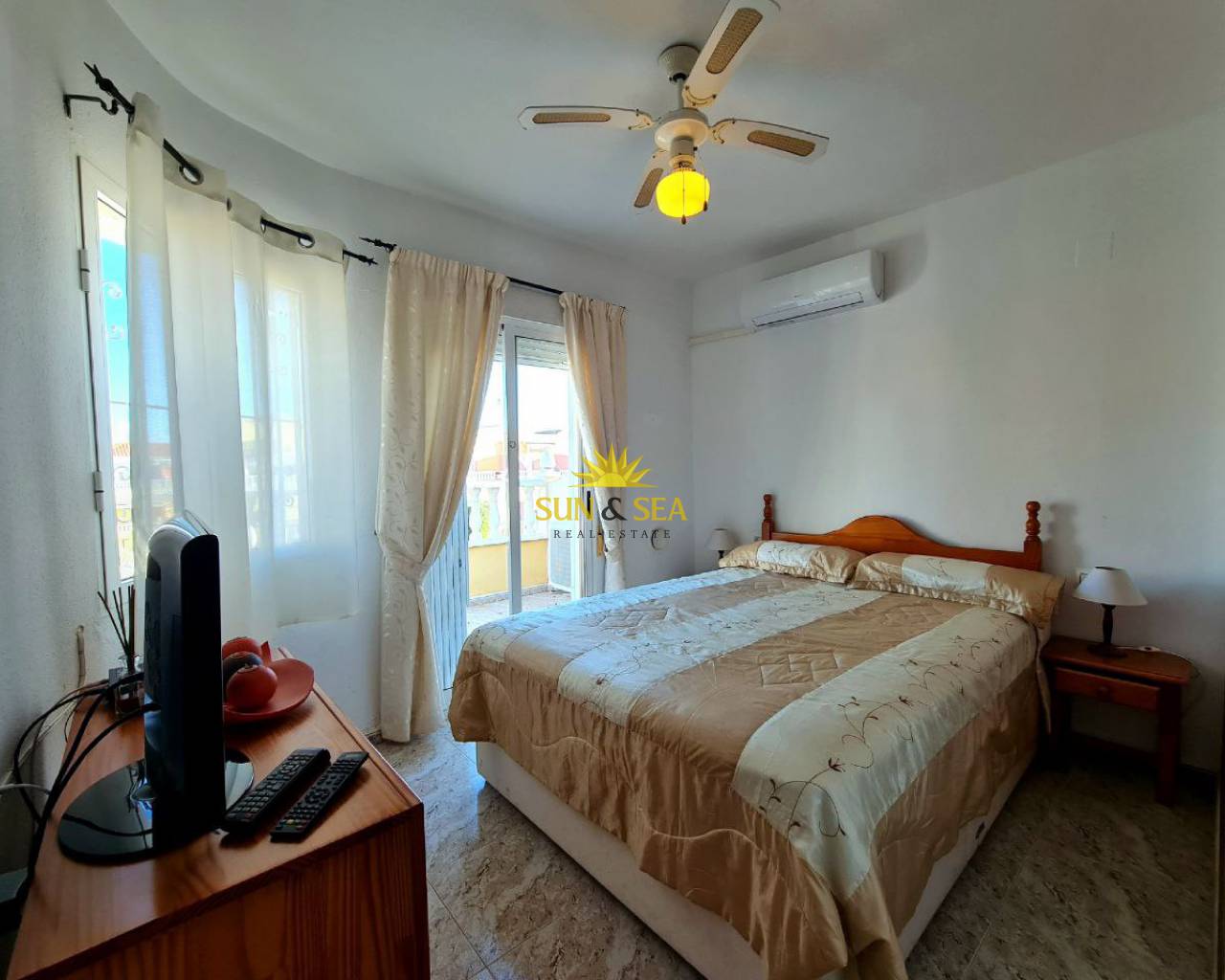 Alquiler a largo plazo - Casa adosada / Duplex - Orihuela Costa - Cabo roig - La Zenia