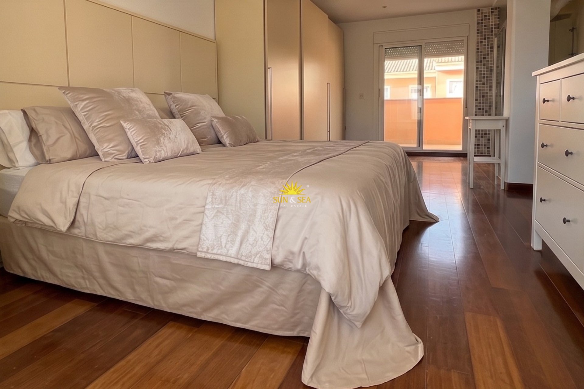 Alquiler a largo plazo - Chalet - Elche