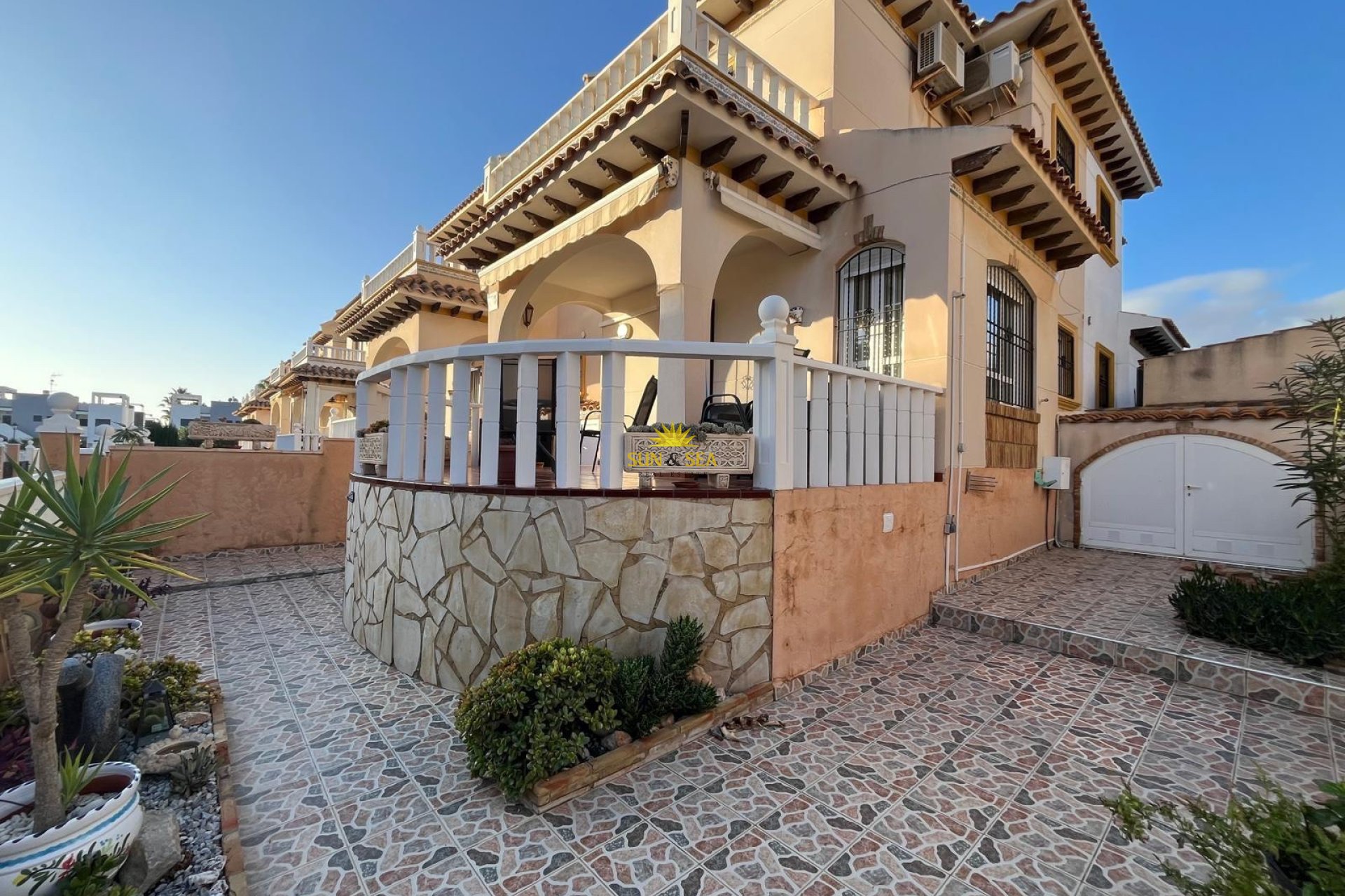 Alquiler a largo plazo - Chalet - Orihuela Costa - Lomas de Cabo Roig