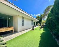 Alquiler a largo plazo - Chalet - Torrevieja - Los balcones