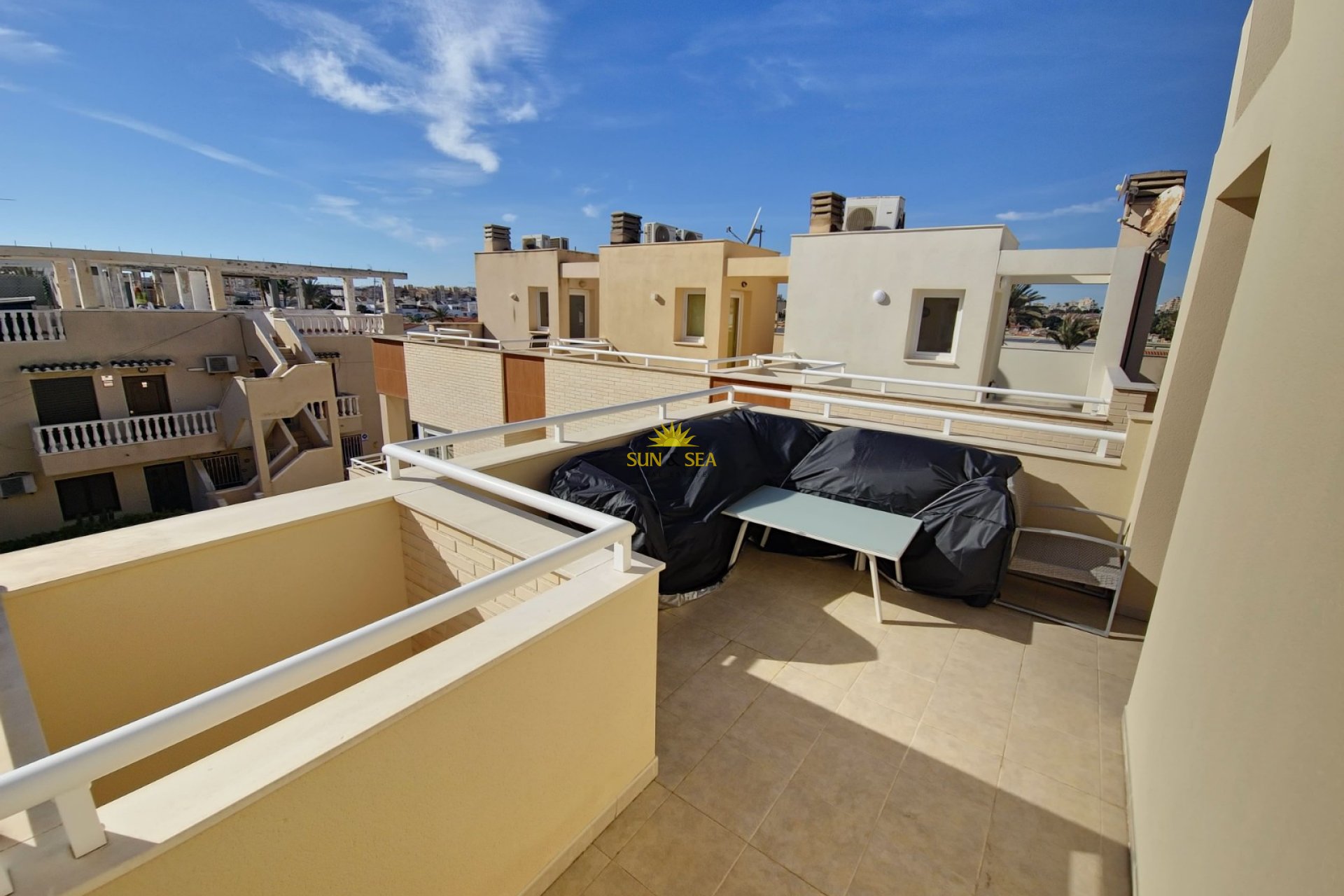 Alquiler a largo plazo - Chalet - Torrevieja - Los Frutales