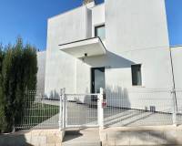 Alquiler a largo plazo - Chalet - Torrevieja - Punta prima