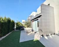 Alquiler a largo plazo - Chalet - Torrevieja - Punta prima