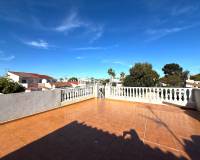 Alquiler a largo plazo - Chalet - Torrevieja - Torretas