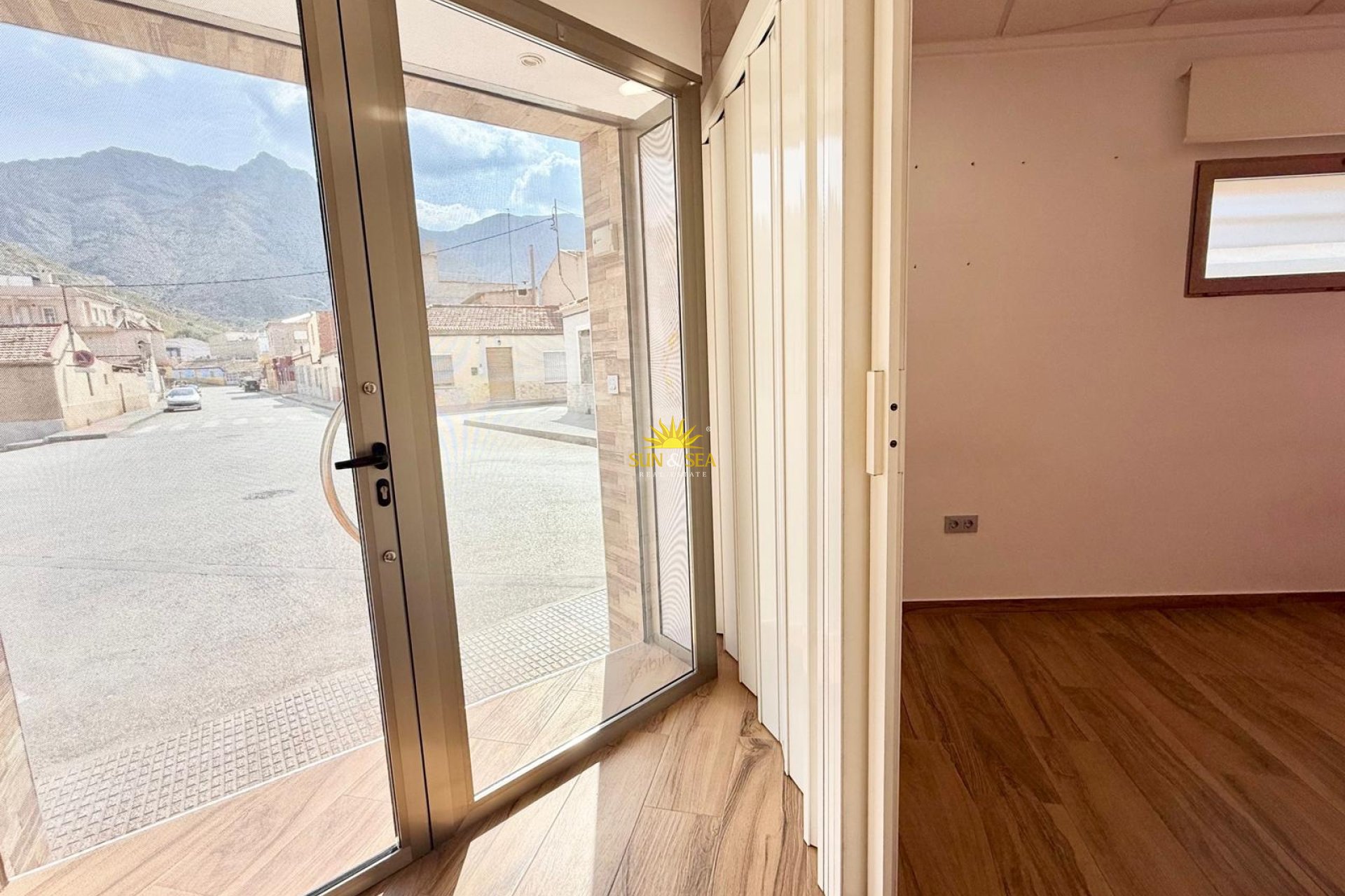 Alquiler a largo plazo - Comercial - Cox