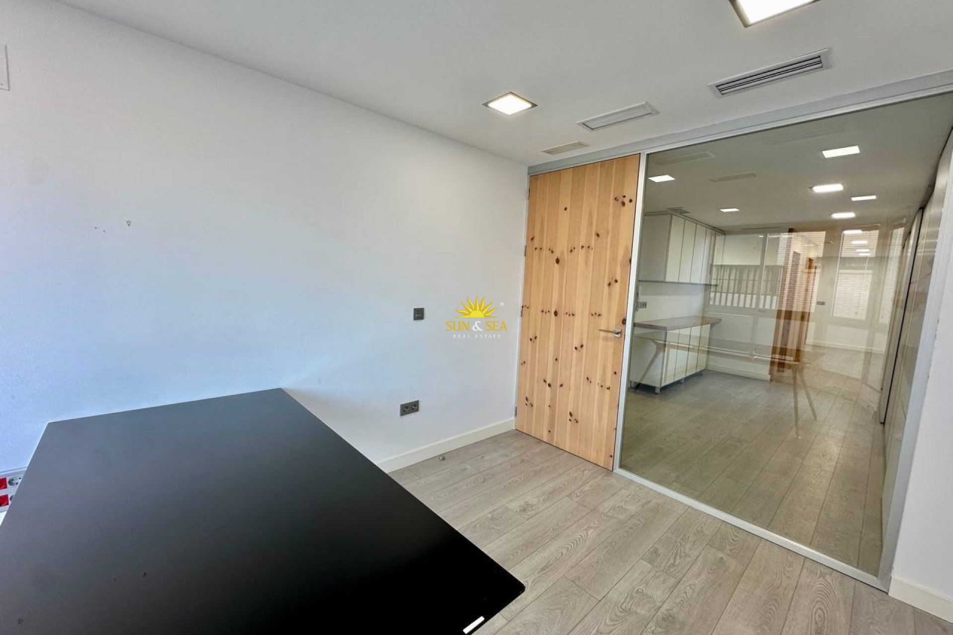 Alquiler a largo plazo - Comercial - Torrevieja - Centro
