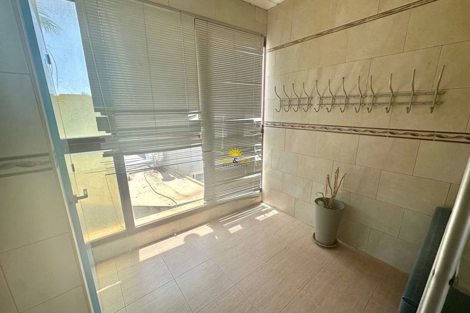 Alquiler a largo plazo - Comercial - Torrevieja - Los balcones