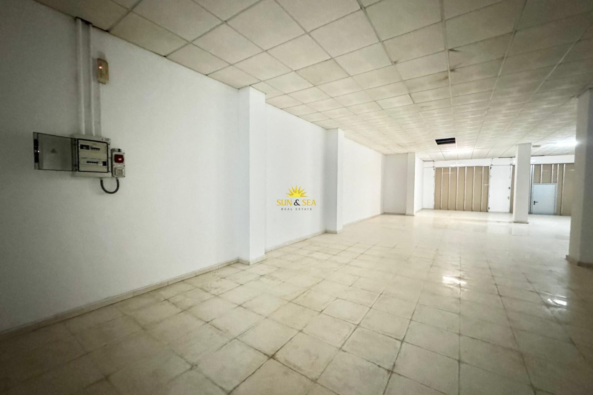 Alquiler a largo plazo - Comercial - Torrevieja - Playa del Cura