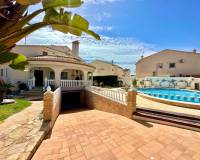 Alquiler a largo plazo - Villa / Semi separado - Orihuela Costa - Playa Flamenca