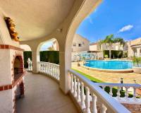Alquiler a largo plazo - Villa / Semi separado - Orihuela Costa - Playa Flamenca