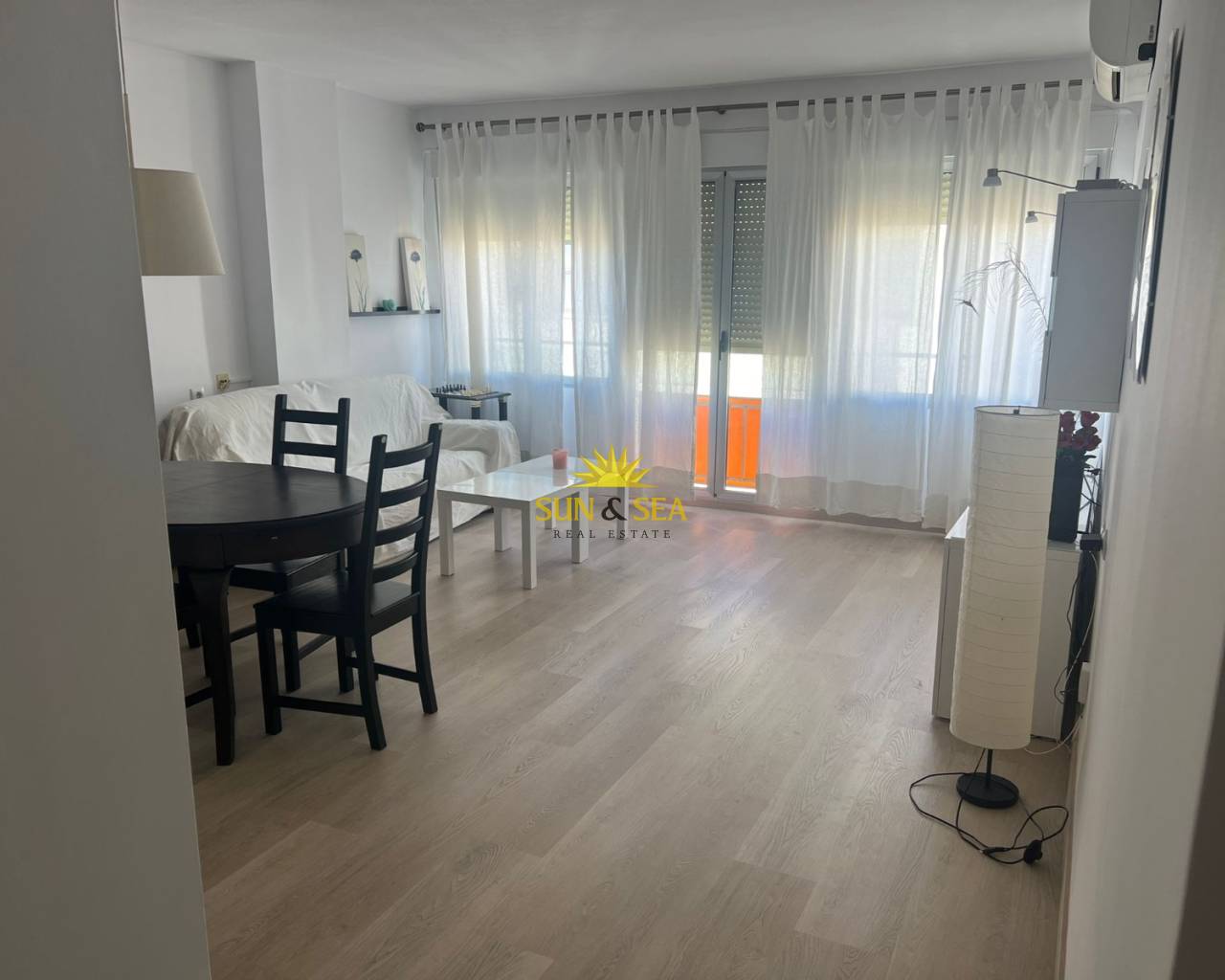 Apartamento - Alquiler a largo plazo - Alicante - Centro