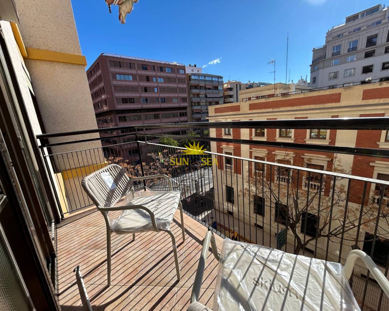 Apartamento - Alquiler a largo plazo - Alicante - Centro