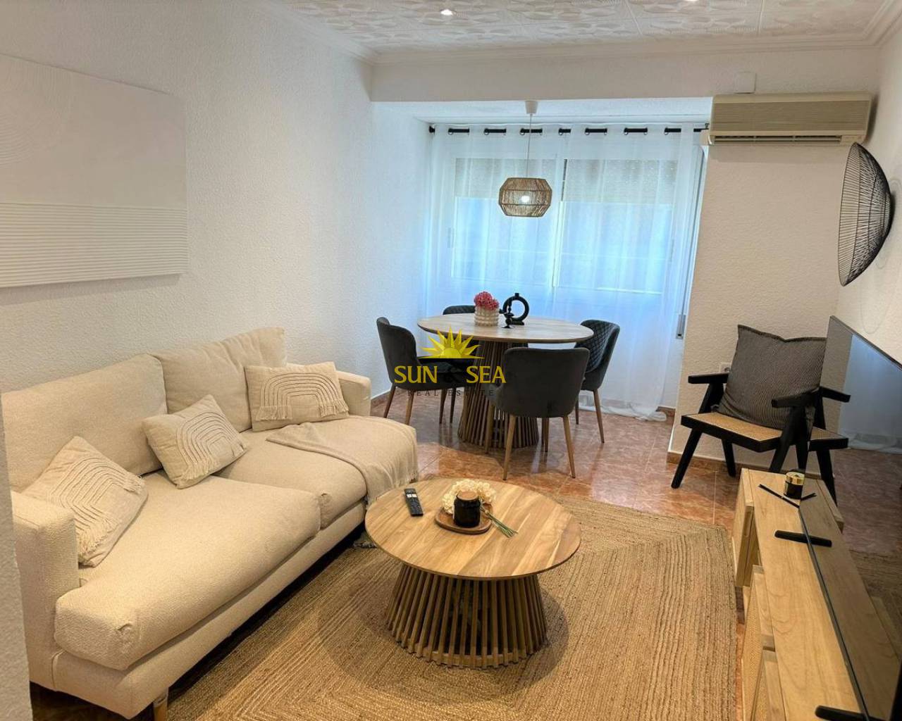 Apartamento - Alquiler a largo plazo - Alicante - Centro