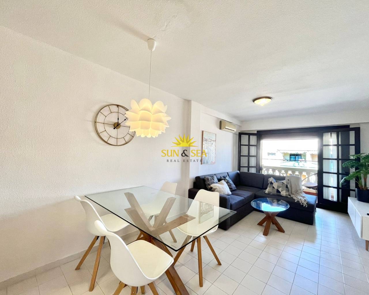 Apartamento - Alquiler a largo plazo - Los Alcázares - Plaza 525