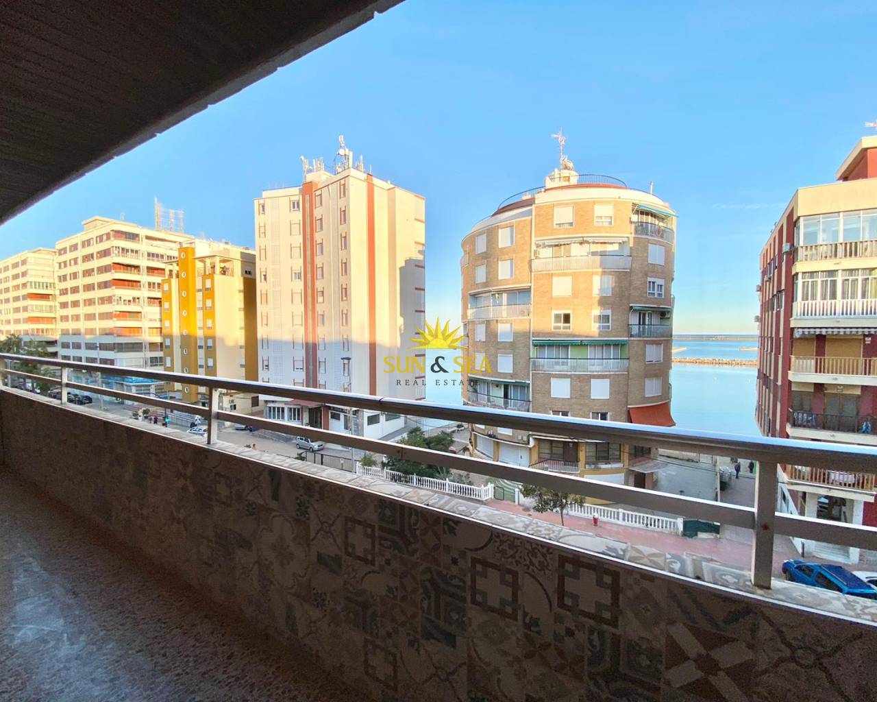 Apartamento - Alquiler a largo plazo - Torrevieja - Acequion