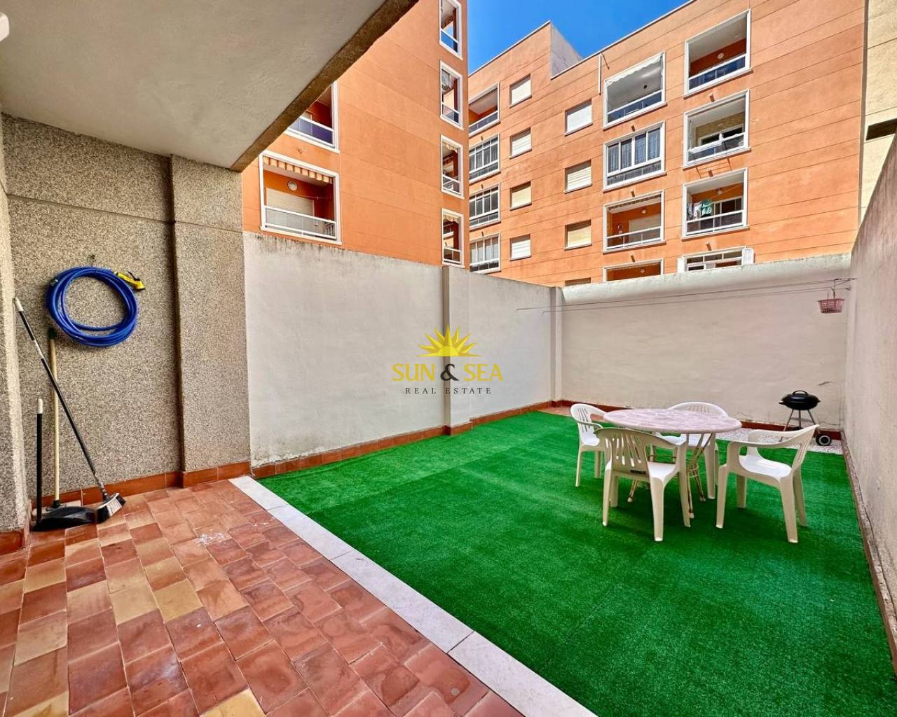 Apartamento - Alquiler a largo plazo - Torrevieja - Centro