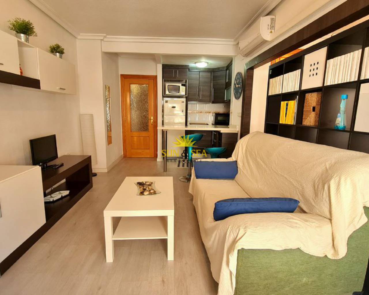 Apartamento - Alquiler a largo plazo - Torrevieja - Centro