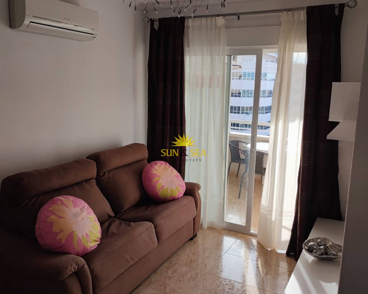 Apartamento - Alquiler a largo plazo - Torrevieja - Centro