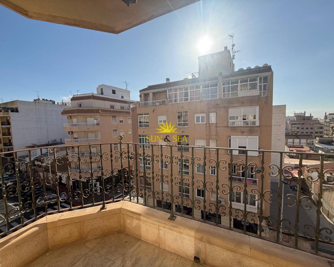 Apartamento - Alquiler a largo plazo - Torrevieja - Centro