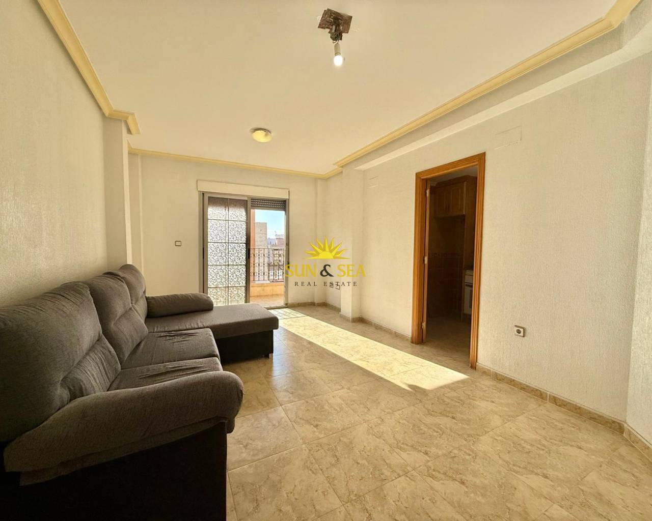 Apartamento - Alquiler a largo plazo - Torrevieja - Centro