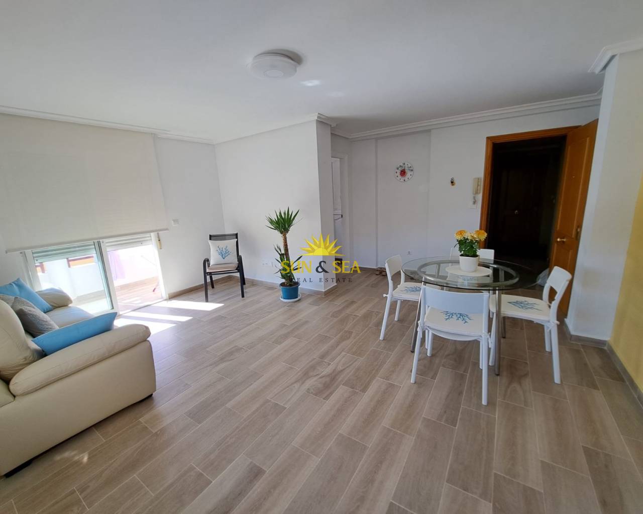 Apartamento - Alquiler a largo plazo - Torrevieja - Centro