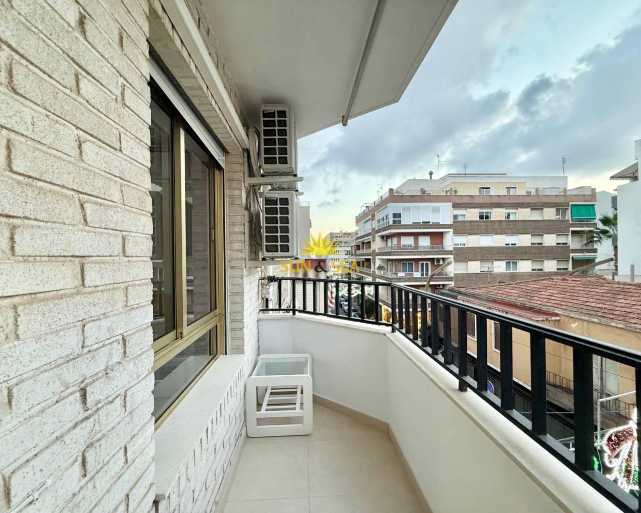 Apartamento - Alquiler a largo plazo - Torrevieja - Centro