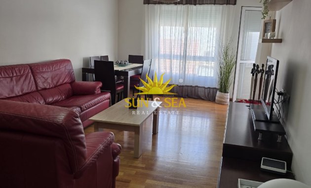 Apartamento - Alquiler a largo plazo - Torrevieja - Centro