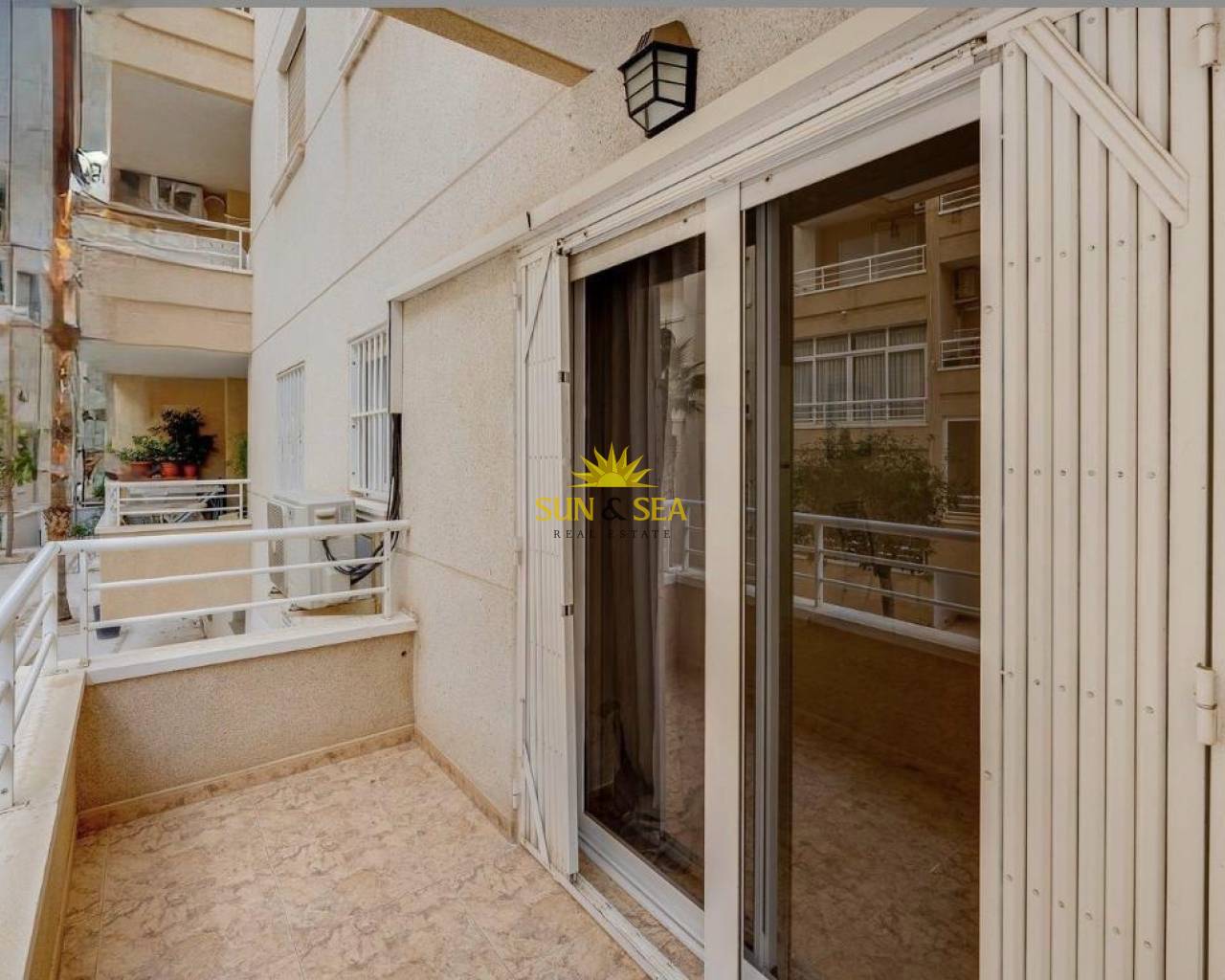 Apartamento - Alquiler a largo plazo - Torrevieja - Centro