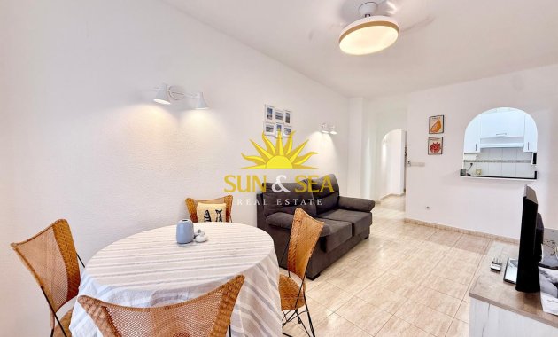 Apartamento - Alquiler a largo plazo - Torrevieja - Centro