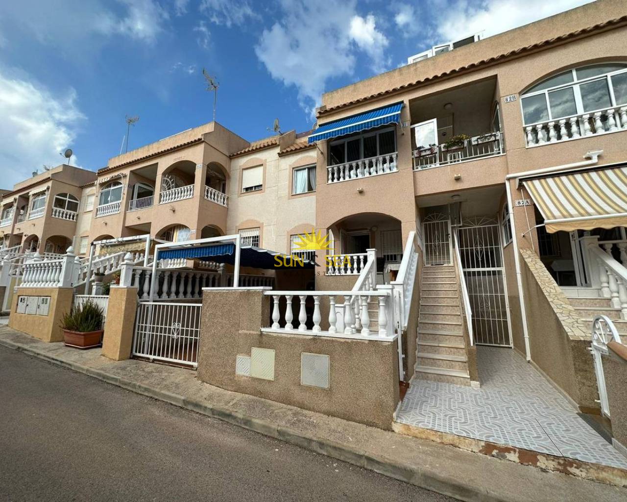 Apartamento - Alquiler a largo plazo - Torrevieja - Los balcones