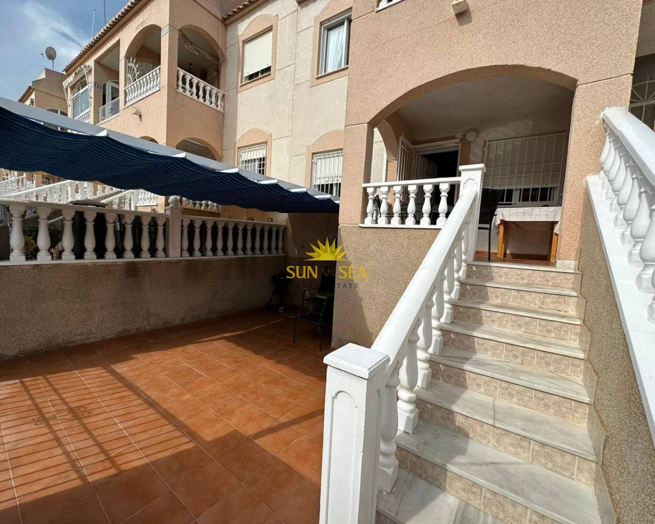 Apartamento - Alquiler a largo plazo - Torrevieja - Los balcones