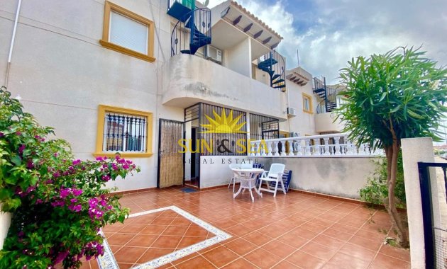 Apartamento - Alquiler a largo plazo - Torrevieja - Orihuela costa