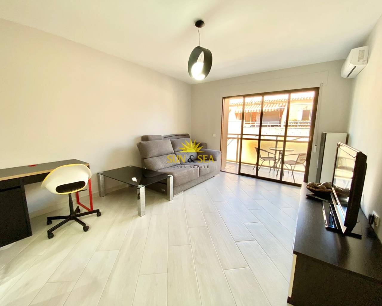 Apartamento - Alquiler a largo plazo - Torrevieja - Playa del cura