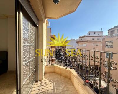 Apartamento - Alquiler a largo plazo - Torrevieja - RENT-2640R