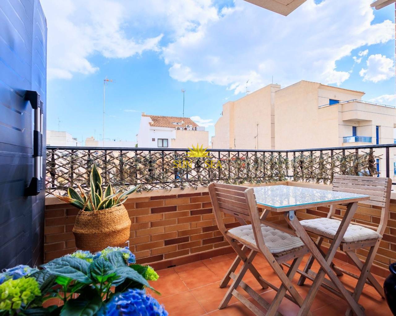 Apartamento - Alquiler a largo plazo - Torrevieja - torrevieja