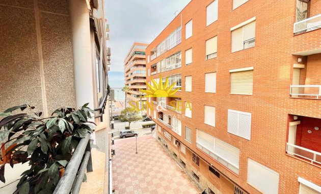 Appartement - Location à long terme - Torrevieja - Playa del Acequión