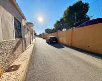 Аренда на длительный срок - Villa - Torrevieja - La Mata