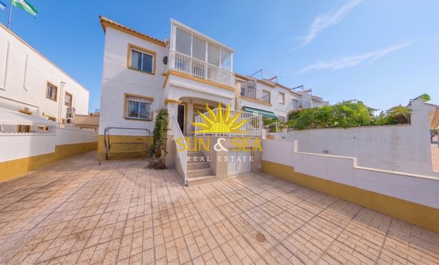 Chalet - Alquiler a largo plazo - Orihuela Costa - Orihuela Costa