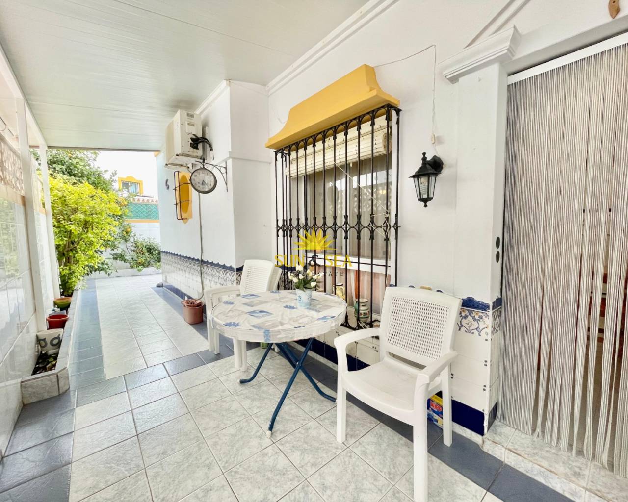 Chalet - Alquiler a largo plazo - Torrevieja - Los Balcones - Los Altos del Edén