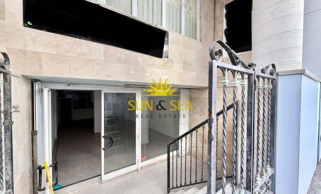Commercial - Долгосрочная аренда - Torrevieja - Centro
