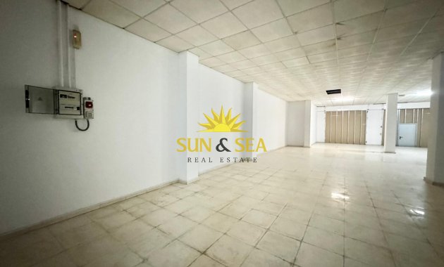 Commercial - Долгосрочная аренда - Torrevieja - Playa del Cura