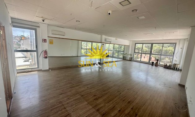Commercial - Location à long terme - Torrevieja - RENT-1023R