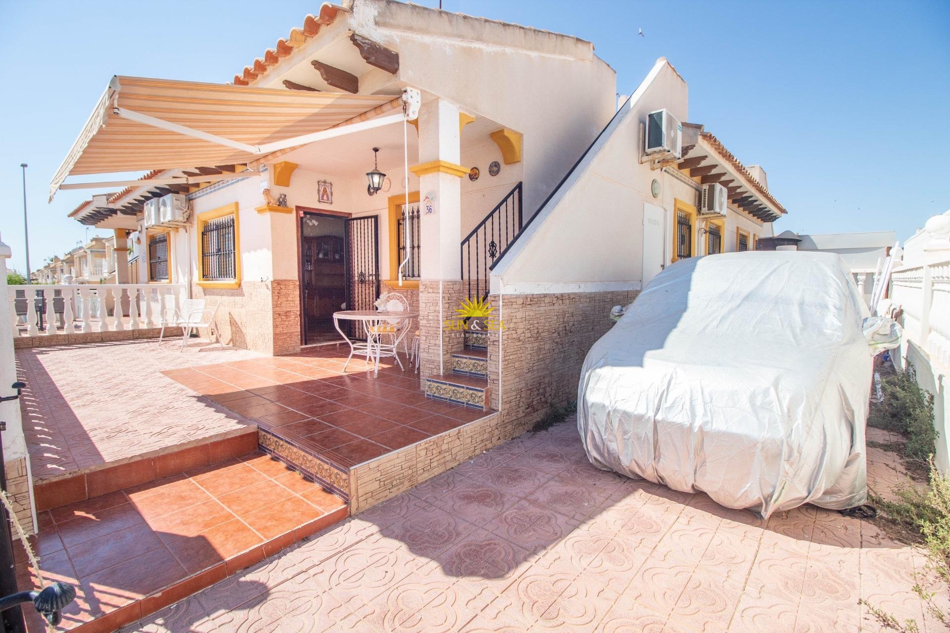 Herverkoop - Villa / Half vrijstaand - Orihuela Costa - La Zenia
